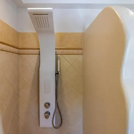 Aurora - * Σκόπελος